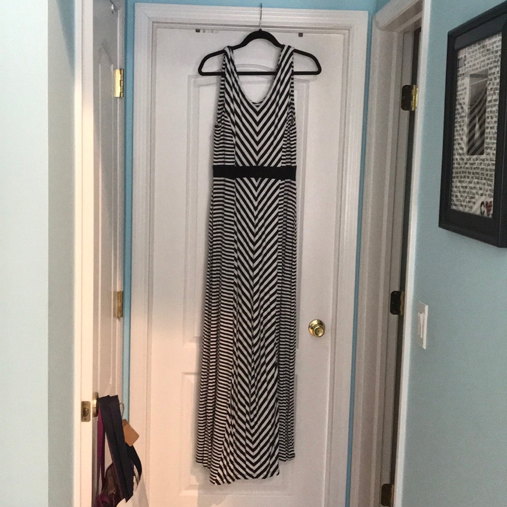 Apt 9 Woman’s maternity maxi dress never worn